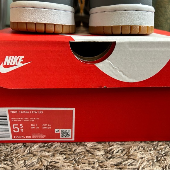 Nike Dunk Low - Picture 4 of 10